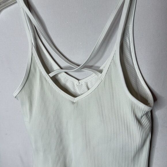 Vuori White/Very Light Green Ribbed Cropped Top. Size Medium. - Picture 5 of 5